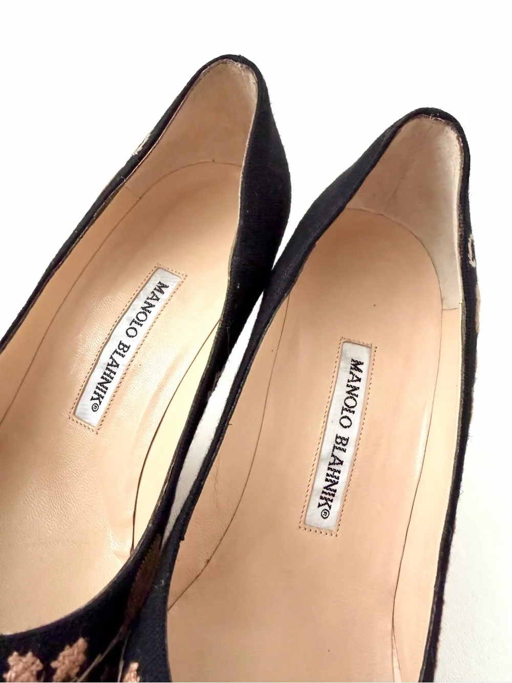 MANOLO BLAHNIK | Black Floral Embroidered Pointed Toe Pumps Heels EU 38
